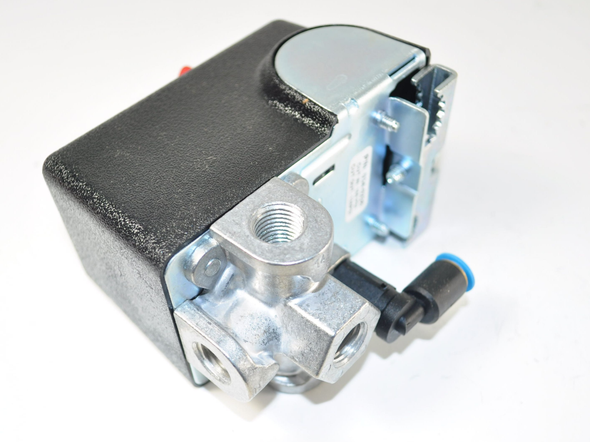 Pressure Switch, 105 / 135 PSI, 240V Units, 4-Port #0229C8