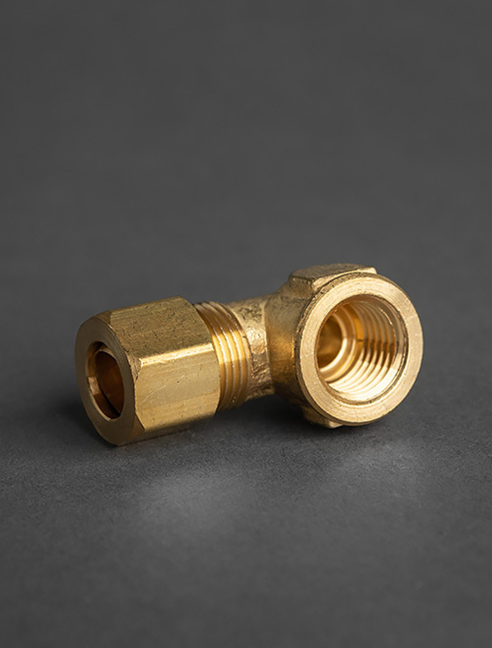 131-088 90 degree industrial compression fitting