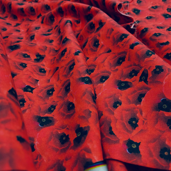 Remembrance Day Poppy Red Roses 100% Cotton Fabric Dress Quilting Poppies 140 Cm