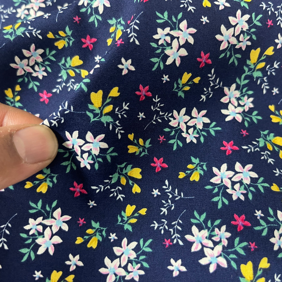 Small Daisy Flowers Rose & Hubble Cotton Poplin Fabric Small Daisy Flowers Rose & Hubble Cotton Poplin Fabric