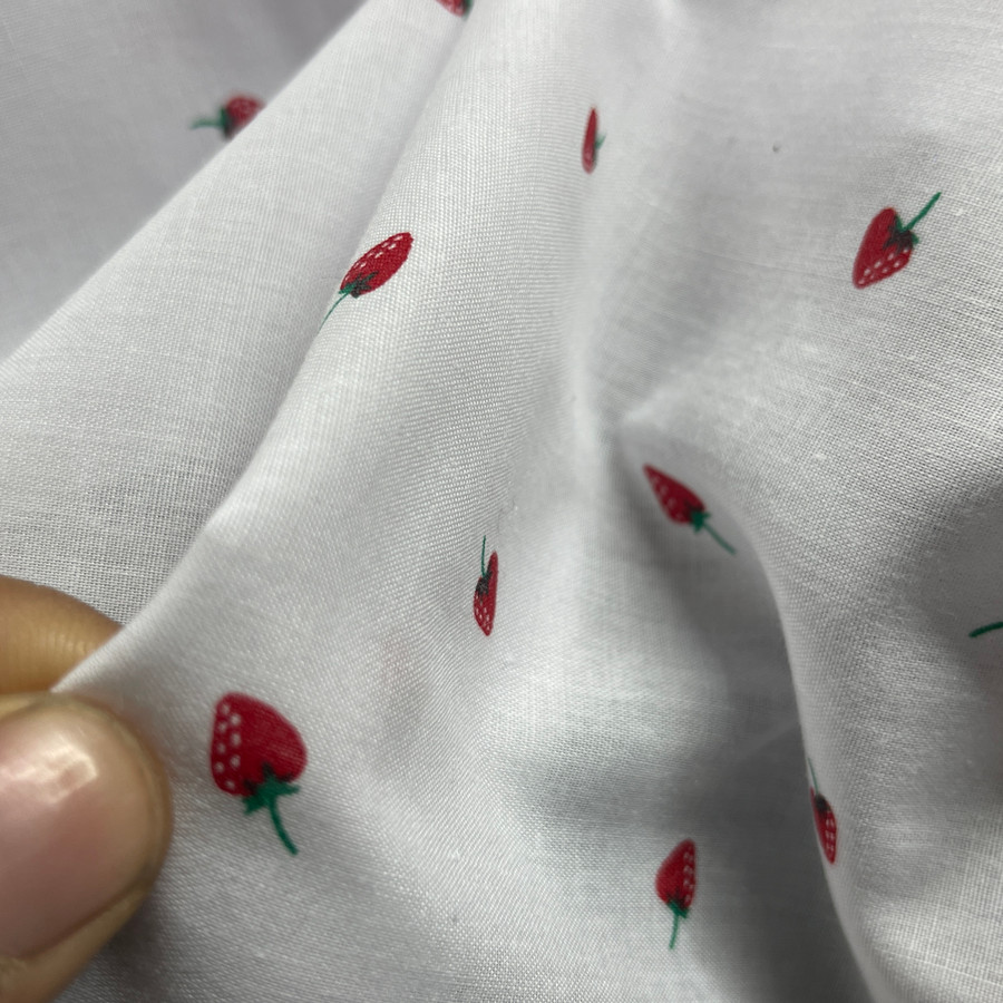 Small Strawberries Print Polycotton Craft Fabric 45", White Small Strawberries Print Polycotton Craft Fabric 45", White