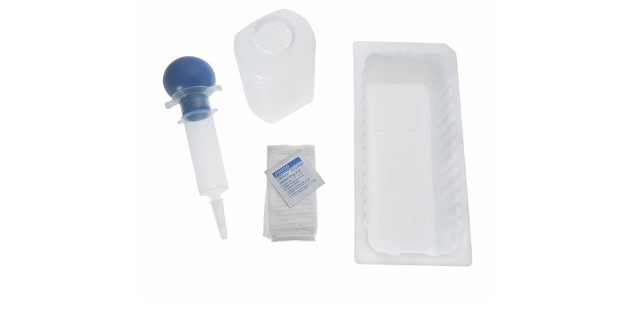AMSINO AMSURE® IRRIGATION TRAY Bulb Irrigation Tray Includes: 1000cc Outer Tray, 500cc Graduated Container, 60cc Bulb Irrigation Syringe, Alcohol Prep Pad, Large Moisture-Proof Underpad, 20/cs (50 cs/plt)