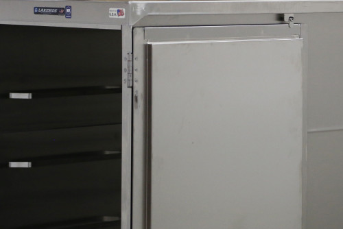 LAKESIDE COMPACT TRAY DELIVERY CARTS - Compact Tray Cart, 20 Tray Capacity, 1 Front Door, 21 5/8"W x 31¼"D x 70¼"H, 145 lb Capacity