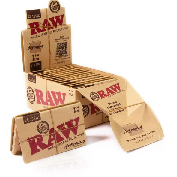 RAW Classic Artesano 1¼ Size Rolling Papers with Tips| 15 Packs