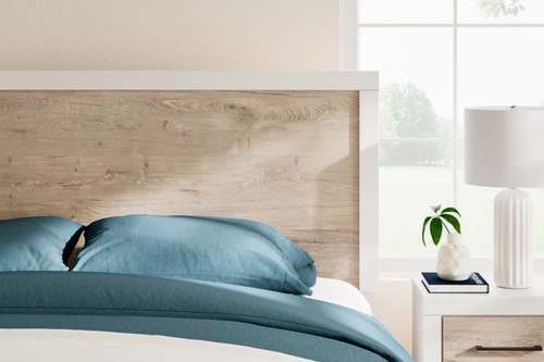 Charbitt Queen Panel Bed (B2035B3)