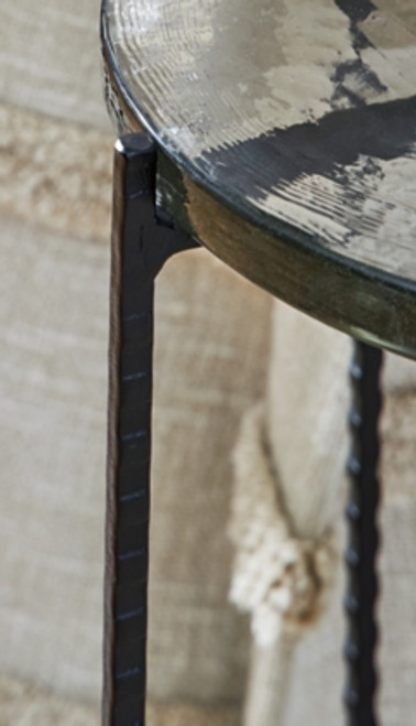 Newgoren Accent Table (A4000631)