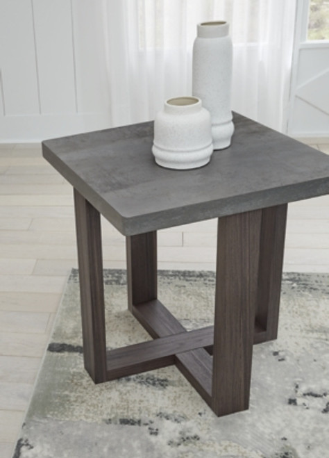 Dynnford Table (Set of 3) (T216-13)