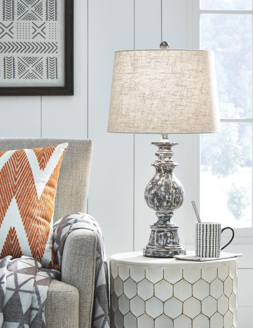 Furniture/Home Accents/Lighting/Table Lamps