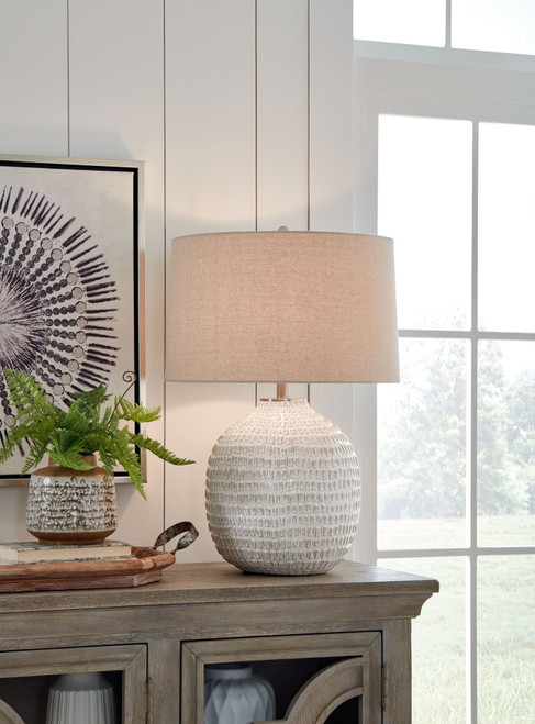 Furniture/Home Accents/Lighting/Table Lamps