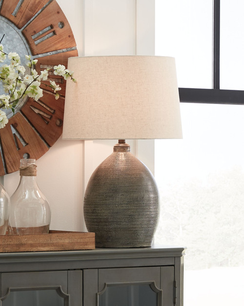 Furniture/Home Accents/Lighting/Table Lamps