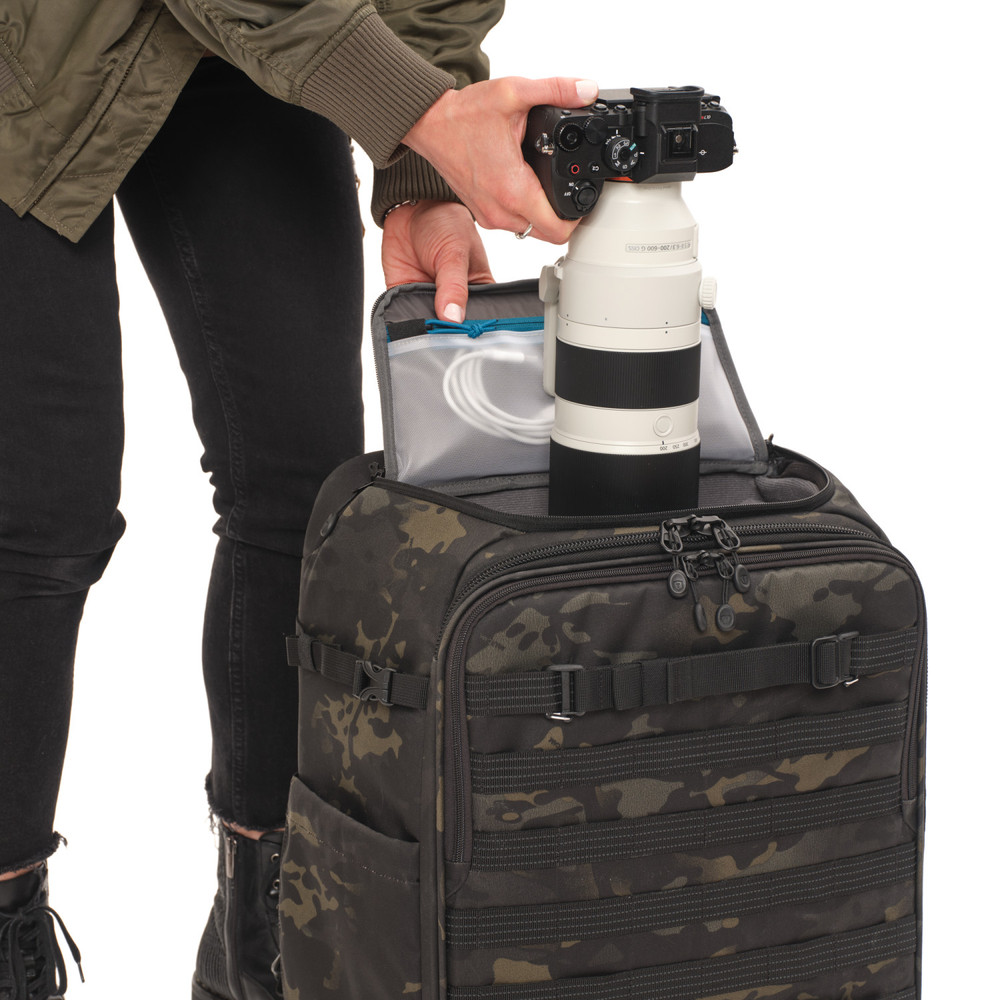 Axis v2 28L Spinner Rucksack mit Rollen -  MultiCam Schwarz