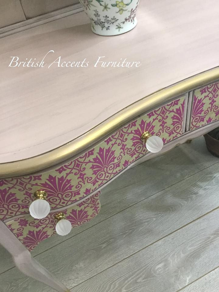 11/4" Frosted Glass Knob Pumpkin with Brass Base