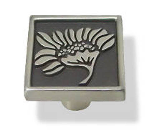 Brushed Satin Pewter Raised Flower Square Knob
LQ-PBF587Y-BSP-C