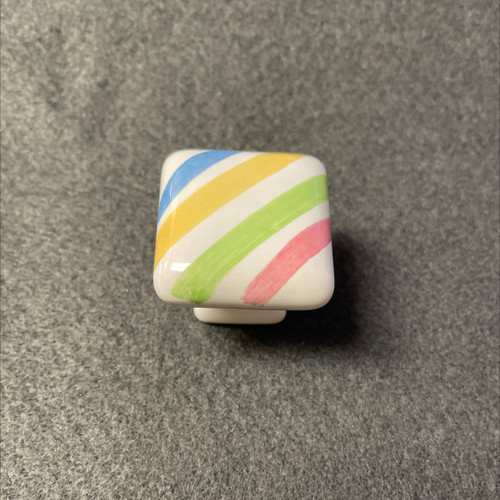 LAUREY-08350
Hand Painted Knob