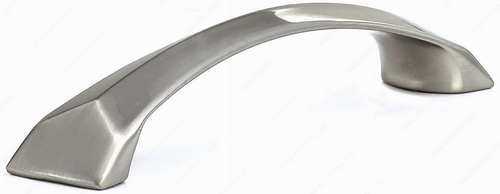 Richelieu Modern Metal Pull - 1054 - Brushed Nickel - 128 mm