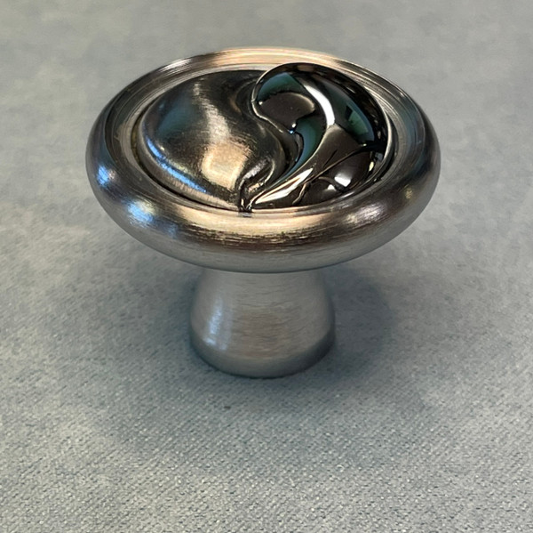 Brushed Chrome and Chrome Knob
AM-BP19255-CSC