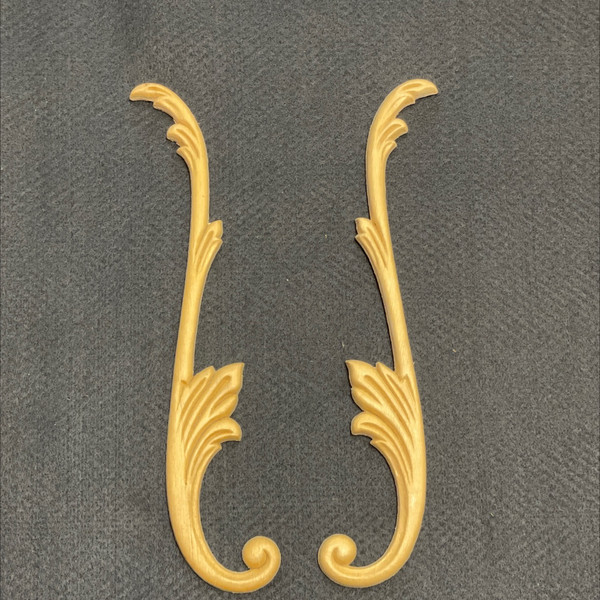 Pair of Birch Wood Plumes
B81