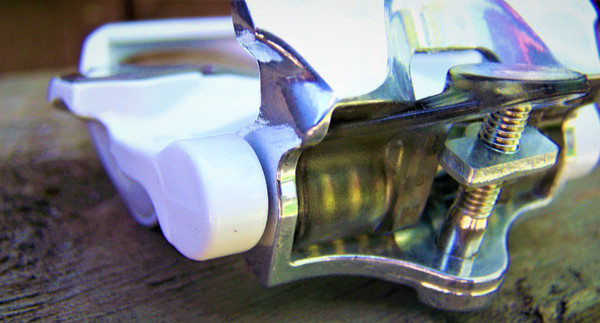 LIGHTER SPRINGS ALLOW ADJUSTABILITY FOR A WIDE RANGE OF RIDER USE