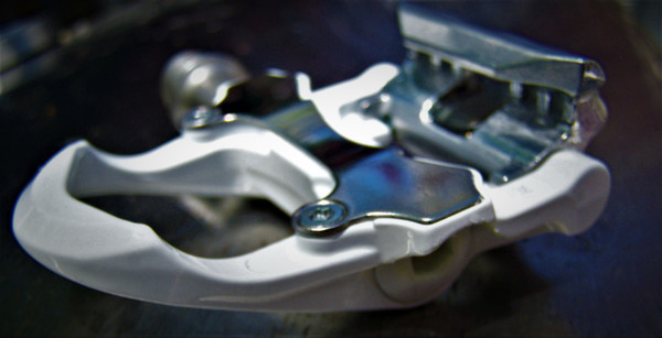 SAMPSON'S DIMPLED TOP DELIVERS A POWERFUL PEDAL MOTION AND ELIMINATES ROCKING