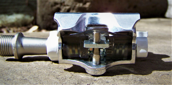 EASILY ADJUSTABLE WITH ONLY A 3 MM HEX FOR YOUR PERFECT FEEL