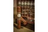 Maceda Patriarch Box Press Robusto 50x5"