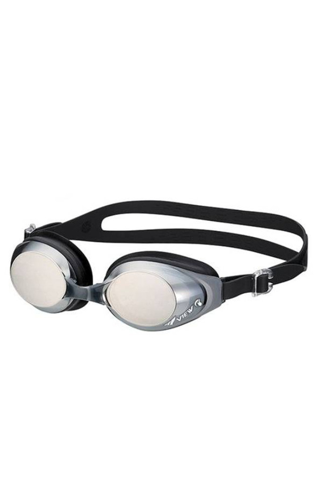 V630ASAM is the first swimming goggle in Japan to combine two silicone materials for extreme softness together with outstanding tightness. This innovative system achieve both preventing face pads from coming free and good fit with interface made with extremely soft materials. New SWIPE Anti-Fog technology provides anti-fog effects 10 times longer.