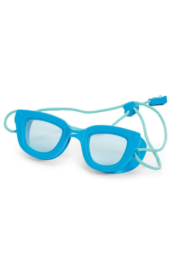 This goggle in a sunglasses inspired design provides nonstop comfort and performance for all day play. It features an easily adjustable bungee strap and anti fog lenses with UV protection for clear underwater vision and to keep developing eyes safe.

FEATURES
UVA/UVB Polycarbonate lenses
Anti fog
Comfort bungee strap
Easy adjust toggle