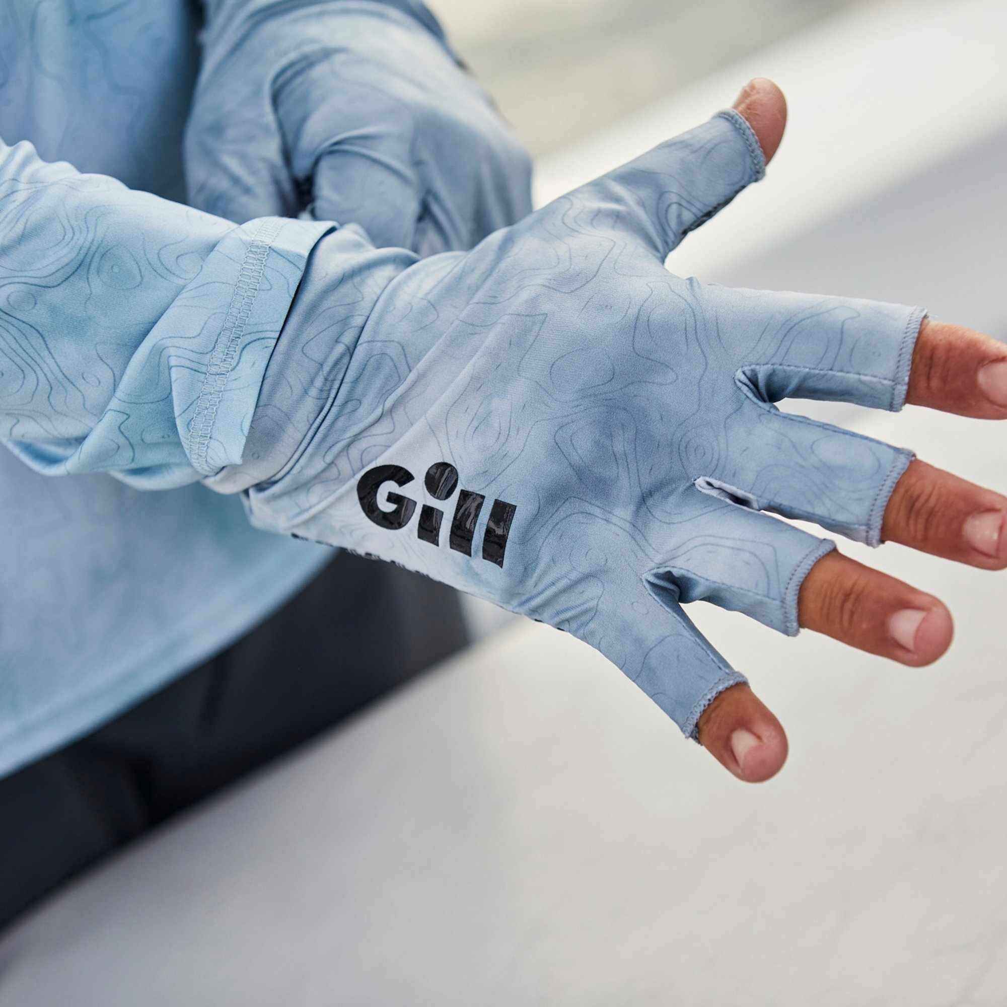  Tec Gloves in Glacier - FG601-GLAC01-LIFESTYLE_1.jpg