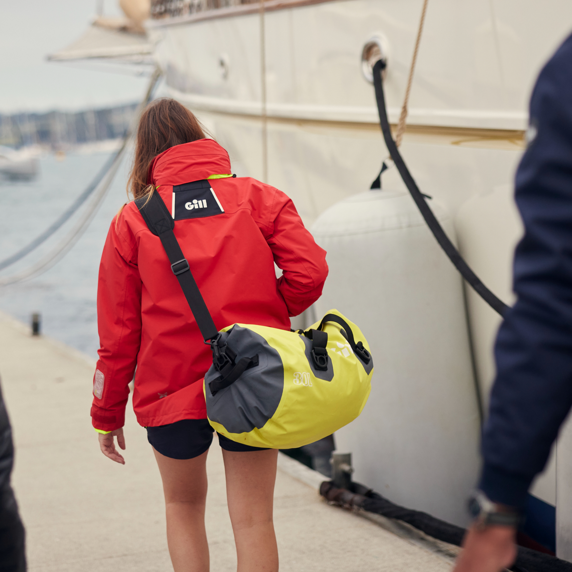 30L Voyager Duffel Bag - L101-SUL01-LIFESTYLE_3.jpg