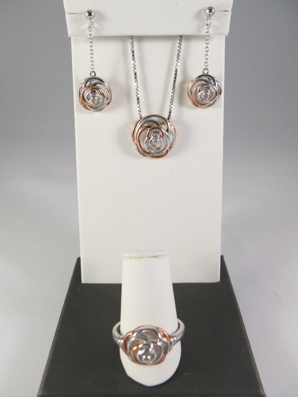 Hot diamonds eternal rose necklace Clearance