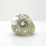 Pearl Flower Ring, White MOP