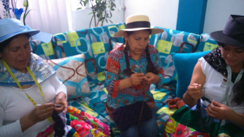  Peruvian Trading Co. Hat & Cut off Mittens/  Gold & Grey