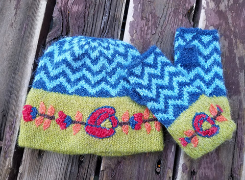 Peruvian Trading Co. Hat & Cut off Mittens  Blue / Green