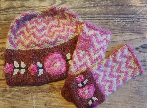  Peruvian Trading Co. Hat & Cut off Mittens  Pink/Cream