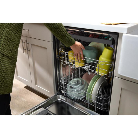 Whirlpool® 24” Stainless Steel Dishwasher with AI Intelligent Wash - 47 dBA WDT750SAKW