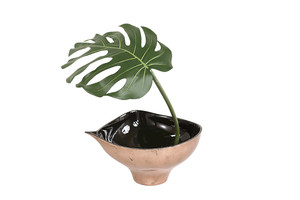 Single Philodendron Leaf with Black Rocks in Bronze-Finish Leaf Bowl