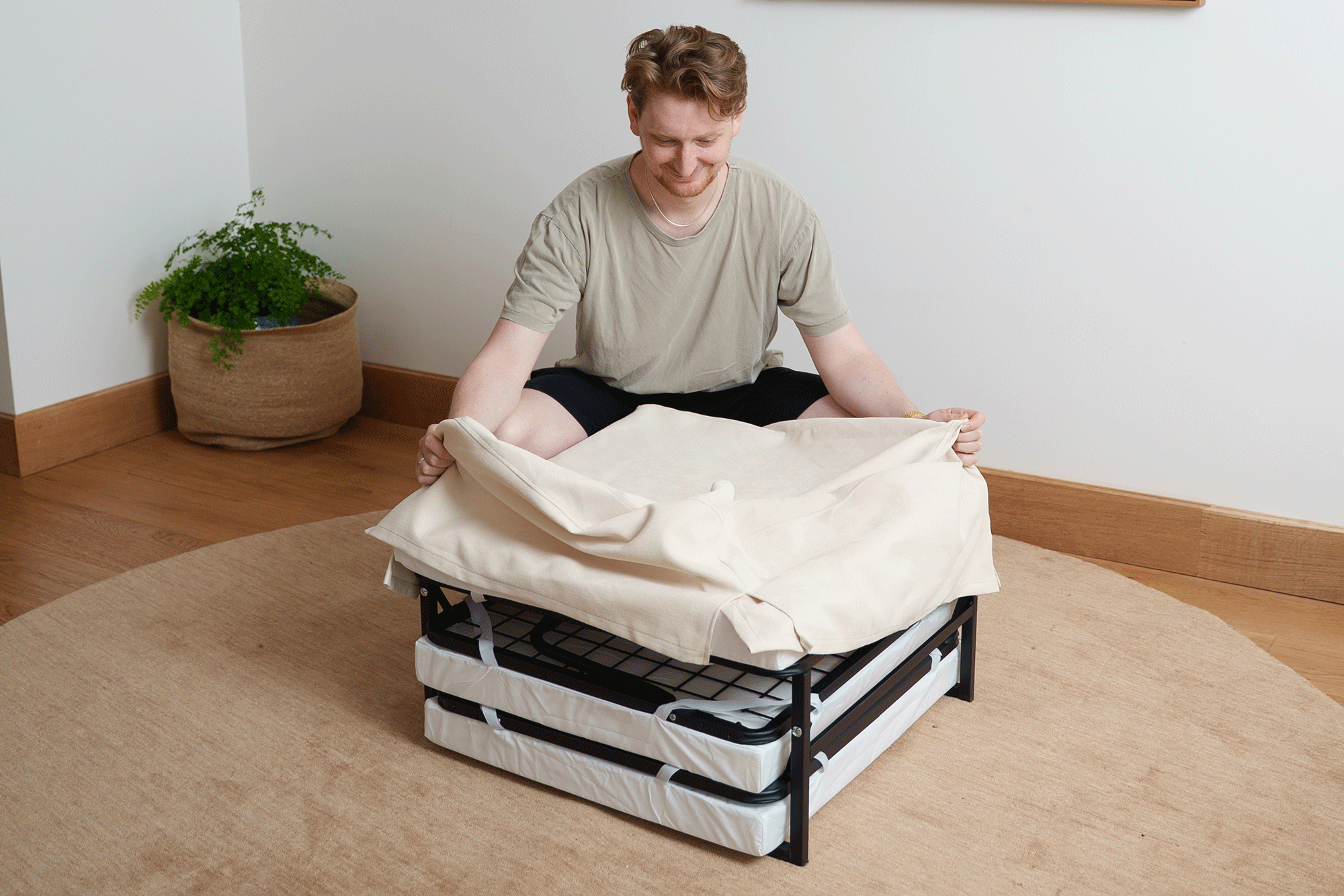 Unfolding Bed