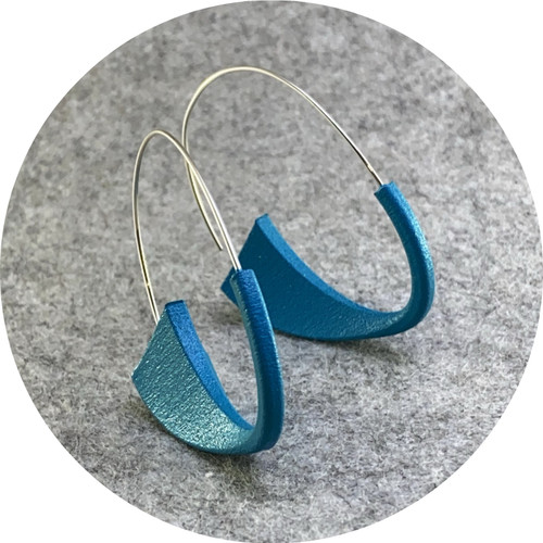 Leonie Simpson- Suki Earrings, 3D printed nylon, acrylic paint, sterling silver Leonie Simpson- Suki Earrings, 3D printed nylon, acrylic paint, sterling silver