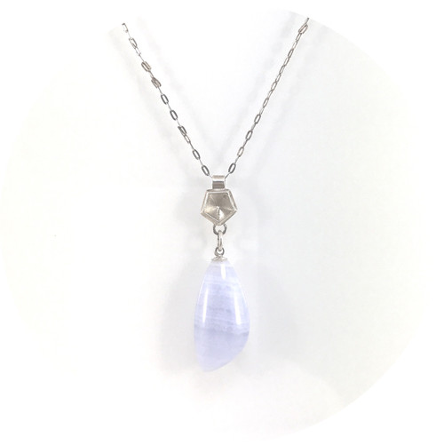 Valeria D’Annibale- Vertigo choker, sterling silver and lace agate petal drop. Valeria D’Annibale- Vertigo choker, sterling silver and lace agate petal drop.