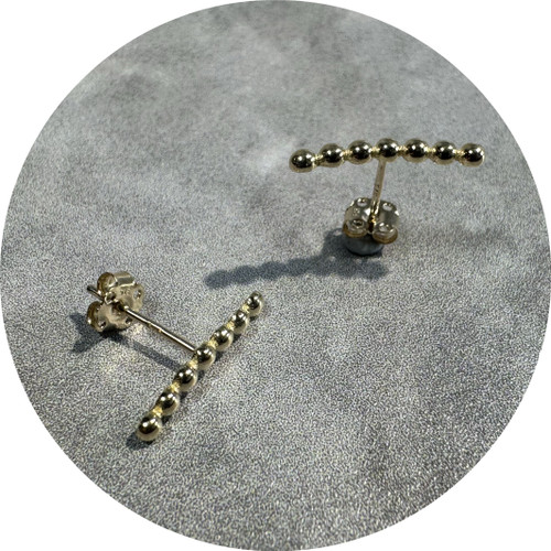 KIN - 7 Dotted Curved Bar Stud Earring. 9ct Yellow Gold