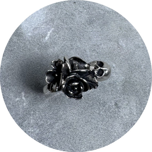 Good Gardener - Resting Place Bouquet Ring. Oxidised AGPD. Size M