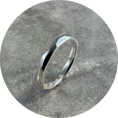 Eli Speaks - Geo-Facet Ring, Sterling Silver, 2.5mm wide, Polished Finish, Size M