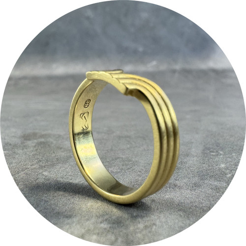 Maria Natoli - 'Tri Curve' Ring, 18ct Yellow Gold, Size O 1/2