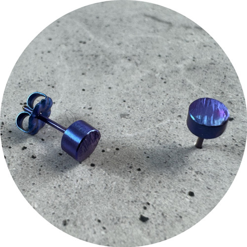 Sarah Murphy - Rough Cut Round Studs in Blue, Anodised Titanium