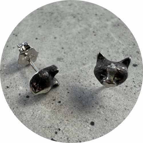 Denise Gu - Cat Studs Tuxedo. Oxidised Sterling Silver