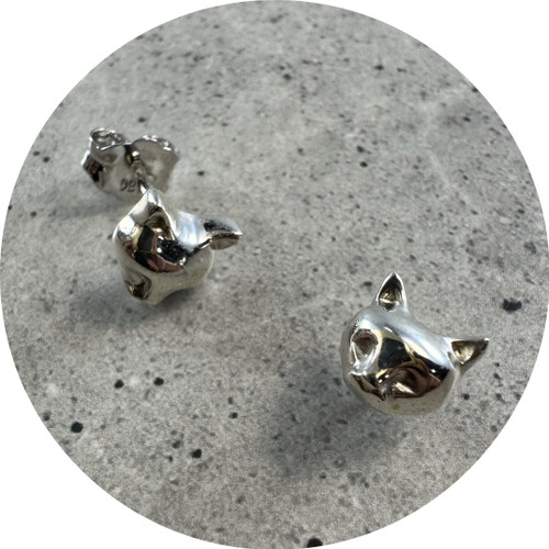 Denise Gu - Cat studs Shiny. Sterling Silver