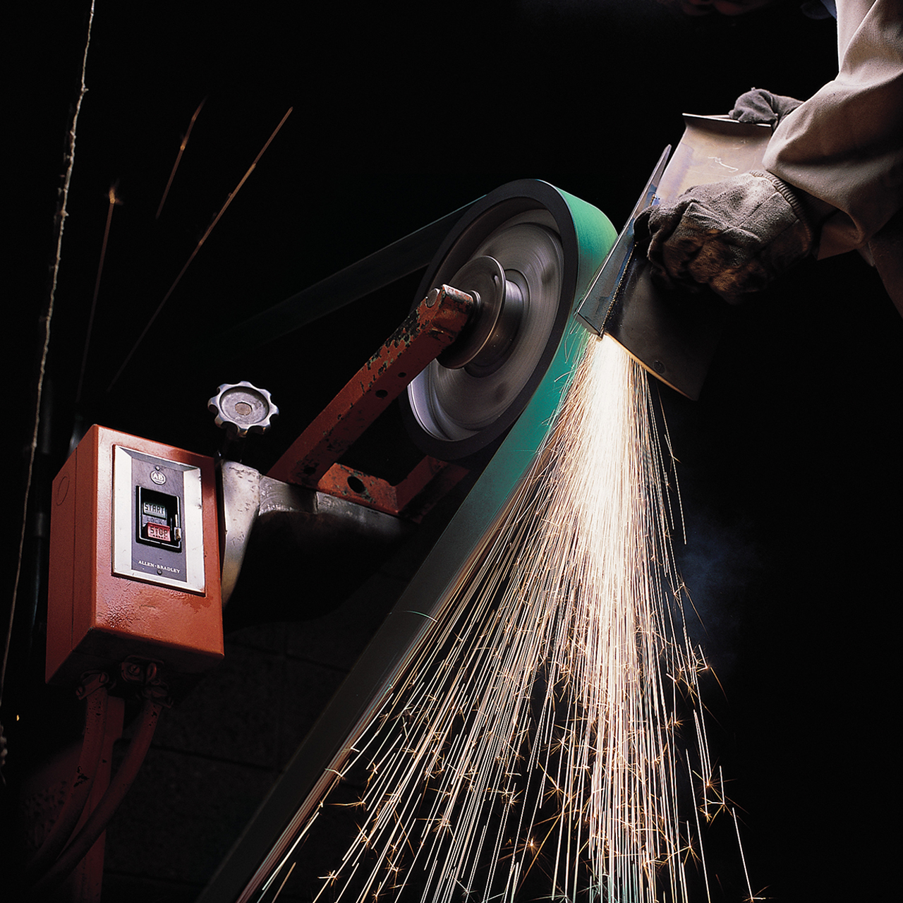 3M 7100255351 | 577F x 36 Grit x 60.000" OAL Alumina Zirconia Cloth Belt