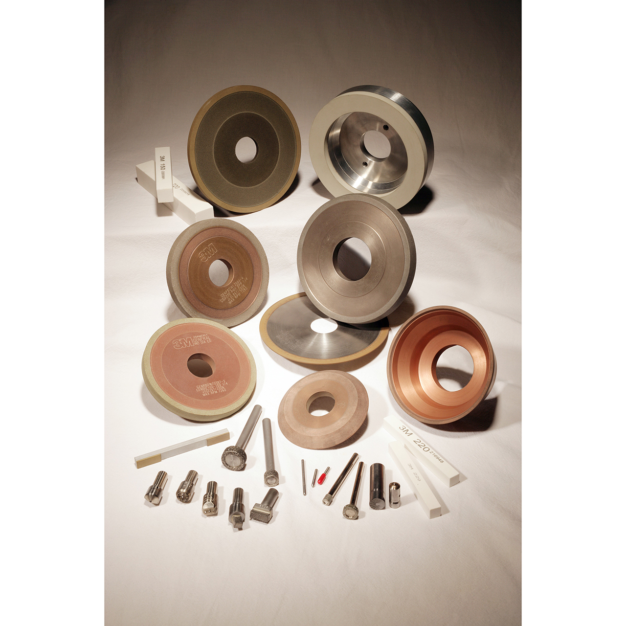 3M 7010492371 | 1.250" Center Hole Diameter x 4.000" Overall Diameter x 0.313" Thickness x 635AH Wheel Type 1A1 Resin Bond Diamond Wheel