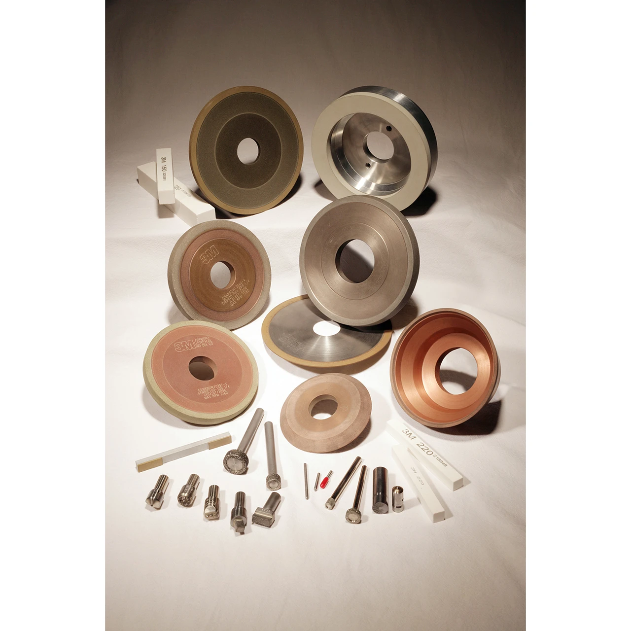 3M 7010492351 | 1.250" Center Hole Diameter x 5.000" Overall Diameter x 0.250" Thickness x 634AH Wheel Type 1A1 Resin Bond Diamond Wheel
