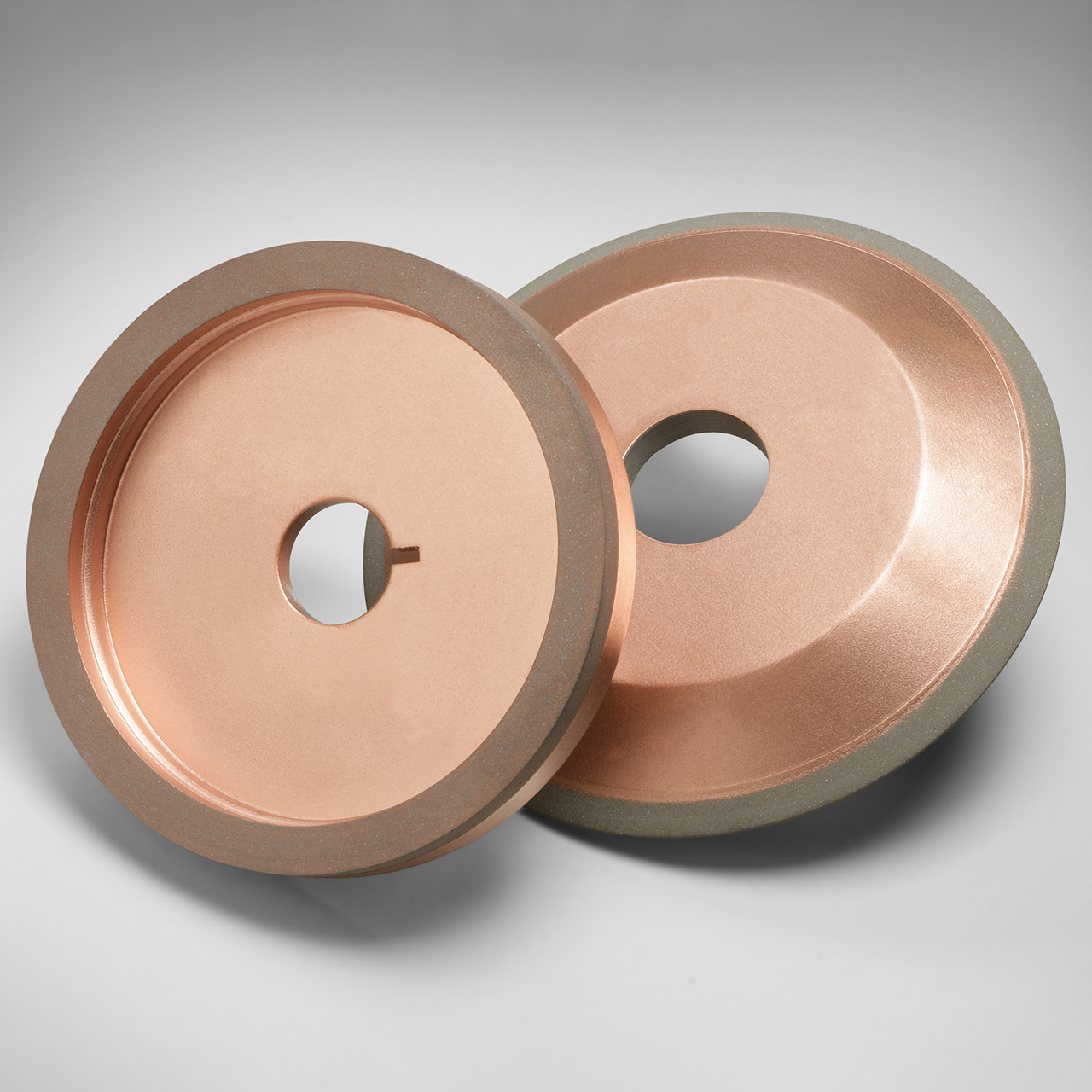 3M 7100147853 | 1.250" Center Hole Diameter x 4.000" Overall Diameter x 0.375" Thickness x 320 Grit x 634AH Wheel Type 1A1 Resin Bond Diamond Wheel